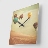 Horloge Carrée Ballons À Air Chaud Dans Le Ciel (Angle)