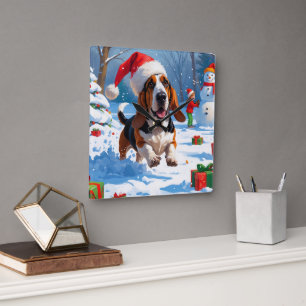 Horloge Carrée Basset Hound Festive de Noël Scène de neige
