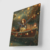 Horloge Carrée Basset Hound Noël Festive Voyage (Angle)
