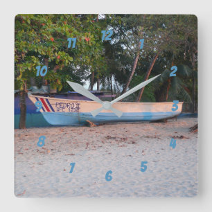 Horloge Carrée Bateau de pêche sur la plage de Tamarindo, Costa R