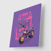 Horloge Carrée Batwheel™ Bibi - Le cycle Batgirl (Angle)
