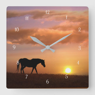 Horloge Carrée Beau Cheval et lever du soleil matin