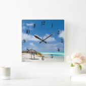 Horloge Carrée Beautiful white sables beach and turquoise ocean (Maison)