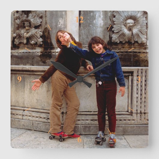 Horloge Carrée Before the War. (Recto)