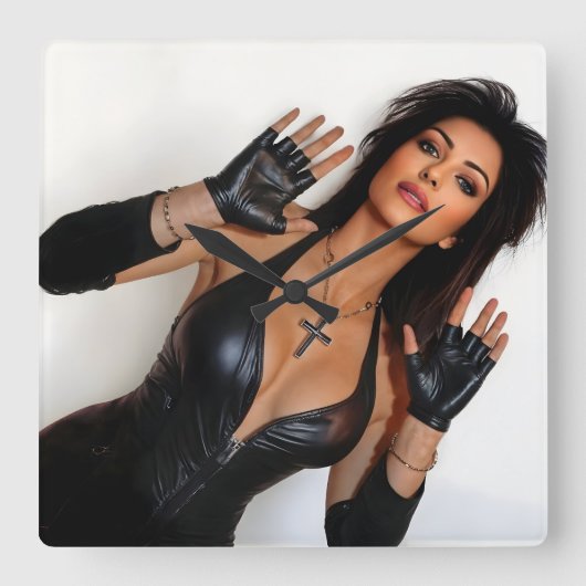 Horloge Carrée Behold clock (Recto)