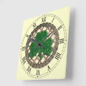 Horloge Carrée Beige Shamrock and Celtic Knots Roman Numeral Cloc (Angle)