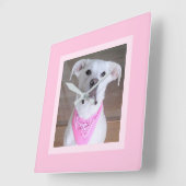 Horloge Carrée Belle Feminine mignonne Chien blanc en Écharpe ros (Angle)