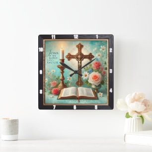 Horloge Carrée Bible florale crucifix aux chandelles