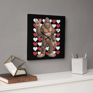 Horloge Carrée Bigfoot Valentines Jour Coeurs Drôle Sasquatch Amo