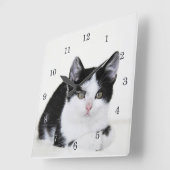 Horloge Carrée Black White Thoughtful Kitten Wall Clock (Angle)