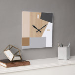 Horloge Carrée Blocs Modernes Art Motif Sur Faux Bois<br><div class="desc">Motif moderne blanc, gris foncé et clair, marron et beige sur un arrière - plan en faux bois clair beige. Classic rétro chic, élégant mais simple design de base pour la décoration de maison artistique concepteur de mode, populaire branché, fantaisie de style du milieu du siècle. Disponible sur des accents...</div>