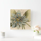 Horloge Carrée Blue Lotus Flower on Tan Background with Writing (Maison)