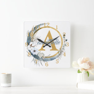 Horloge Carrée Boho floral bleu Nom personnalisé et initiale