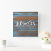 Horloge Carrée Bois patiné avec nom de famille (Maison)