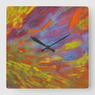 Horloge Carrée Bois Pétrifié Coloré en gros plan
