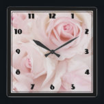 Horloge Carrée Bouquet Élégant Roses Roses Roses Roses vintages<br><div class="desc">Une horloge avec une photo d'un bouquet de roses roses. L'élégance vintage.</div>