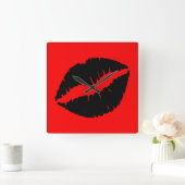 Horloge Carrée Bouton noir sur rouge (Maison)