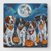 Horloge Carrée Brittany Spaniel Halloween Effrayant (Recto)
