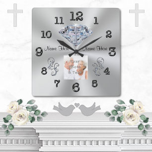 Horloge Carrée Cadeaux de 60 ans de mariage avec croix et noms en