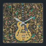 Horloge Carrée Cadeaux pour guitariste<br><div class="desc">Cette oeuvre de guitare vintage est adaptée aux joueurs de guitare qui aiment jouer de la guitare. elle peut être offerte en cadeau à un petit ami, une petite amie, ou un papa pour un anniversaire, une fête des pères ou une Saint-Valentin. Le design rétro propose des cadeaux vintages cool...</div>