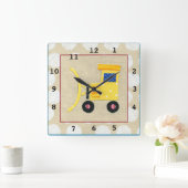 Horloge Carrée Camion à benne jaune jouet par Chariklia Zarris (Maison)