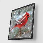 Horloge Carrée Cardinal rouge dans la neige d'hiver (Angle)
