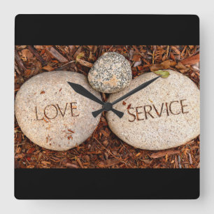 Horloge Carrée Carved "Love" "Service" Stones