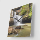 Horloge Carrée Cascade de Cedar Falls à Hocking Hills Ohio (Angle)