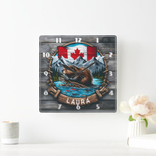 Horloge Carrée Castor canadien avec drapeau et montagnes au couch