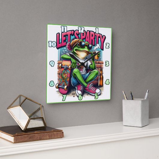 Horloge Carrée Célébration avec une grenouille cool sur un skateb (Bureau)