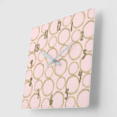 Horloge Carrée Cercles dorés et rose blush Moderne Chic tendance (Angle)
