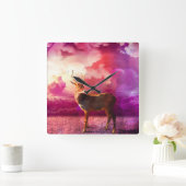 Horloge Carrée Cerf dans les nuages roses (Maison)