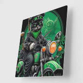 Horloge Carrée Chat noir conduite vélo St. Patrick's Day (Angle)