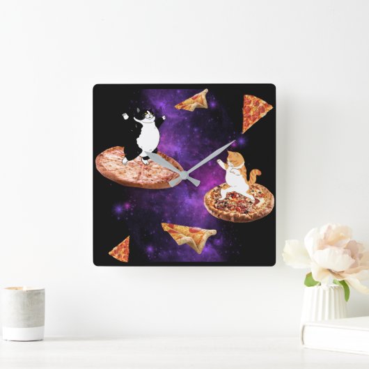 Horloge Carrée Chats amusants faisant de la pizza dans l'espace (Maison)