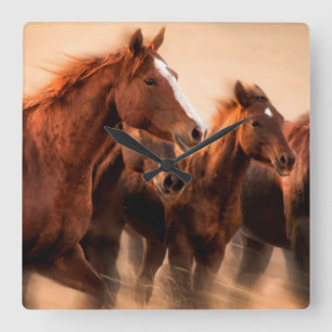 Horloge Carrée Chevaux au galop, flou et crinières au vent