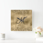 Horloge Carrée Chic Black Gold Parties scintillant Nom du monogra<br><div class="desc">Chic Black Gold Parties scintillant Nom du monogramme</div>