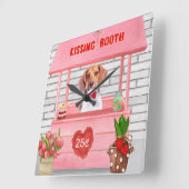 Horloge Carrée Chien beagle Valentine's Day Kissing Booth (Angle)