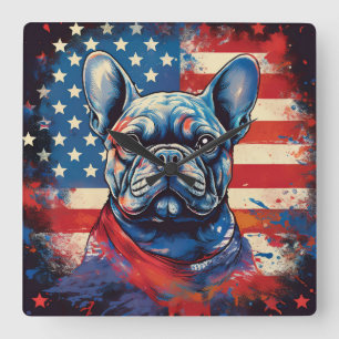 Horloge Carrée Chien de taureau français et drapeau américain en
