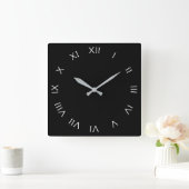 Horloge Carrée Chiffres romains blancs sur wccn noir (Maison)