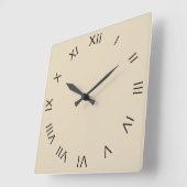 Horloge Carrée Chiffres romains noirs sur wccn beige (Angle)
