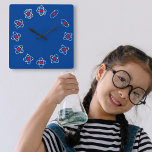 Horloge Carrée Chimie / Science Atom Thème<br><div class="desc">Mettez votre nerdy sur - dites à l'heure la voie atomique</div>