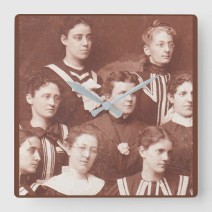 Horloge Carrée choeur féminin d’environ 1905