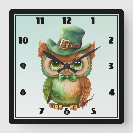 Horloge Carrée Chouette mignonne dans un chapeau vert (Recto)