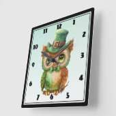 Horloge Carrée Chouette mignonne dans un chapeau vert (Angle)