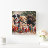 Horloge Carrée Christmas Puppies with Gifts Under Decorated Tree (Maison)