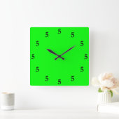 Horloge Carrée Cinq heures noires quelque part sur fond vert citr (Maison)