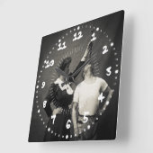 Horloge Carrée Cirque vintage Sideshow Sword Swallower Freak (Angle)