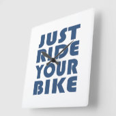 Horloge Carrée Citation de VTT motivationnel - Cyclisme drôle (Angle)