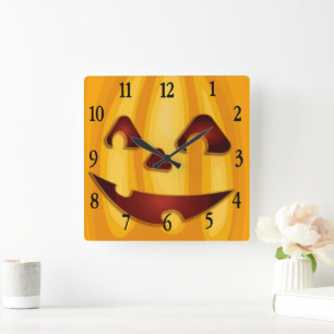 Horloge Carrée Citrouille sculptée au design Halloween souriant