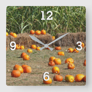 Horloge Carrée Citrouilles, maïs et foin Photographie de la récol